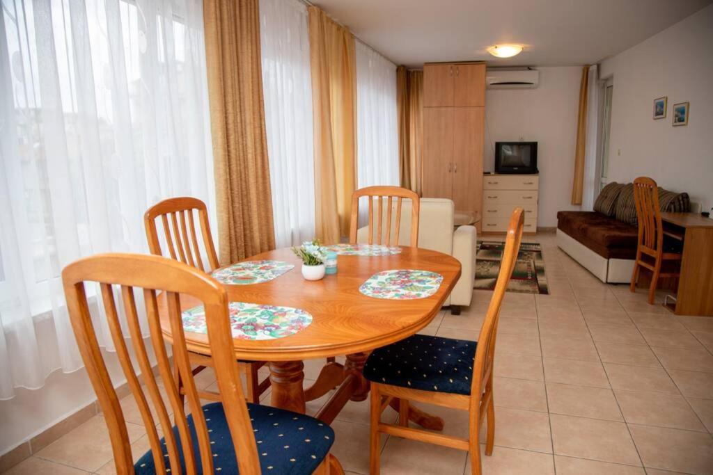 Convenient 1-Bedroom Flat Next To Harmanite Beach Созополь Экстерьер фото