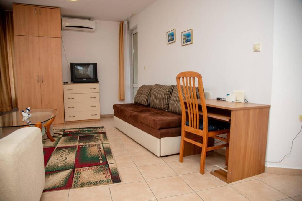 Convenient 1-Bedroom Flat Next To Harmanite Beach Созополь Экстерьер фото